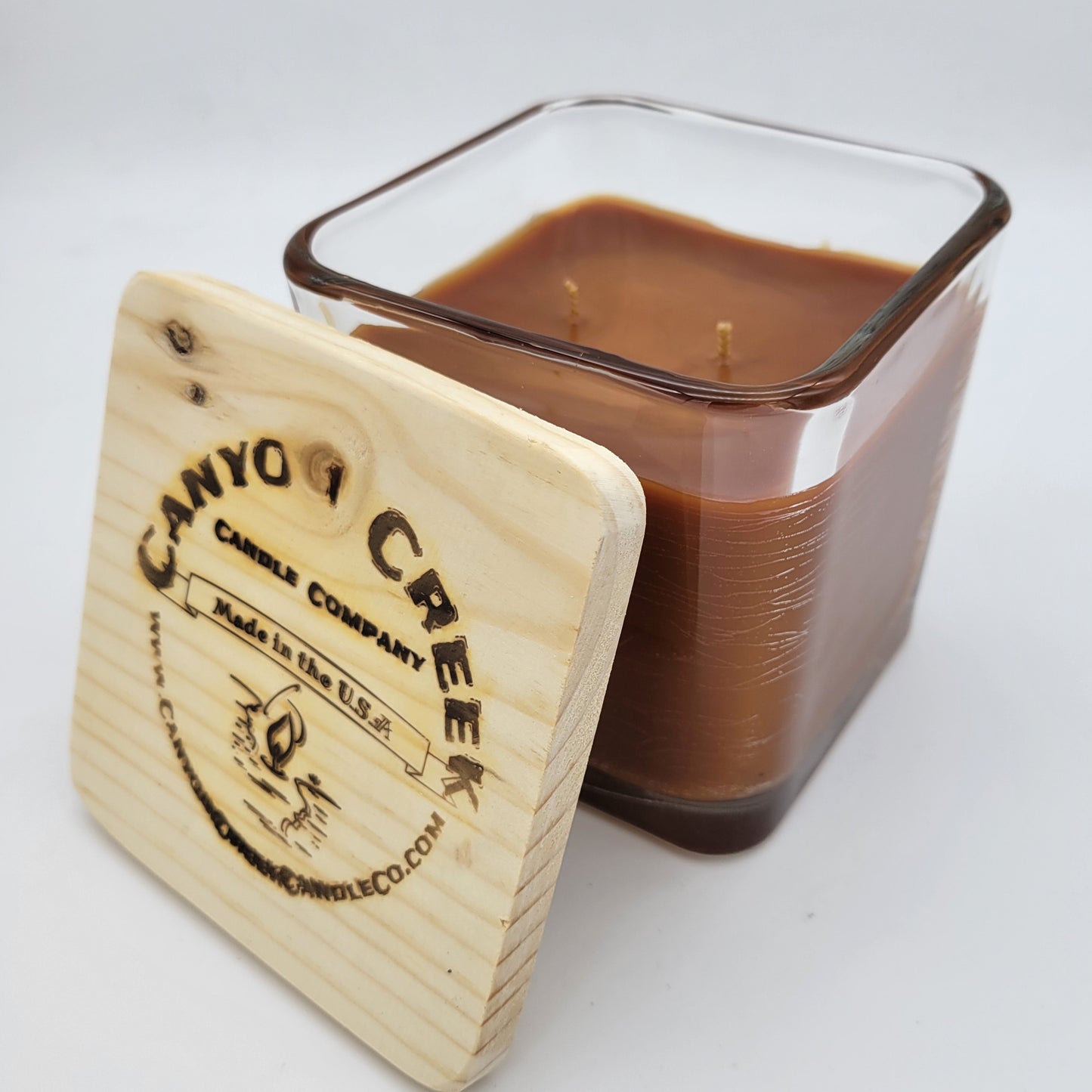 Whiskey & Leather 14oz cube jar candle