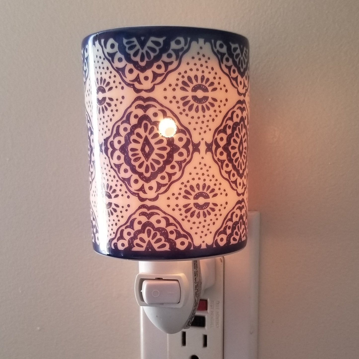 Pluggable Melt Warmer-Porcelain Indigo