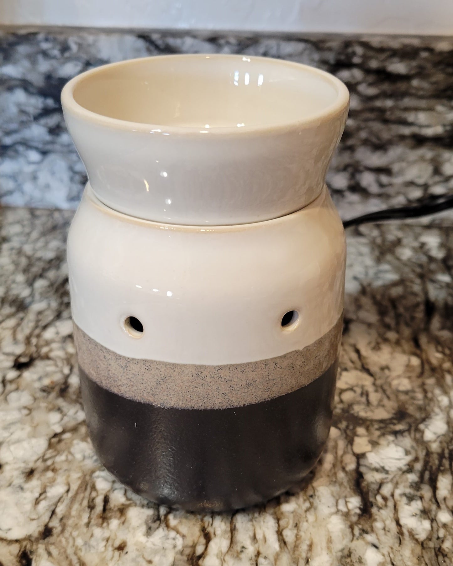 Midsize Illuminating Melt Warmer-Ivory & Iron