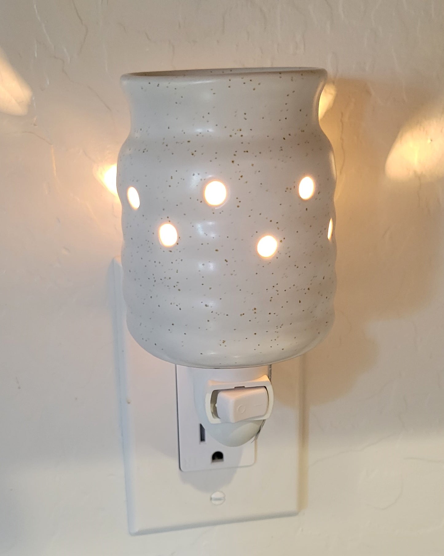 Pluggable Melt Warmer-Farmhouse
