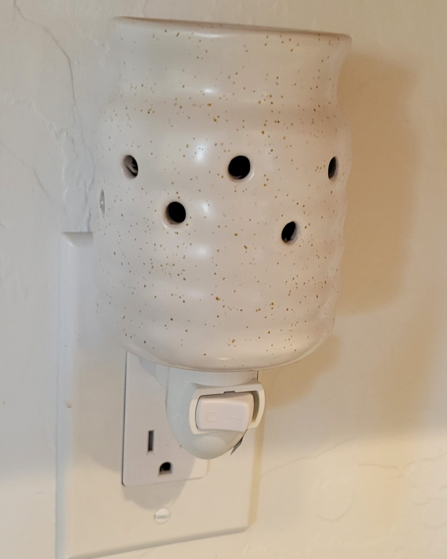 Pluggable Melt Warmer-Farmhouse