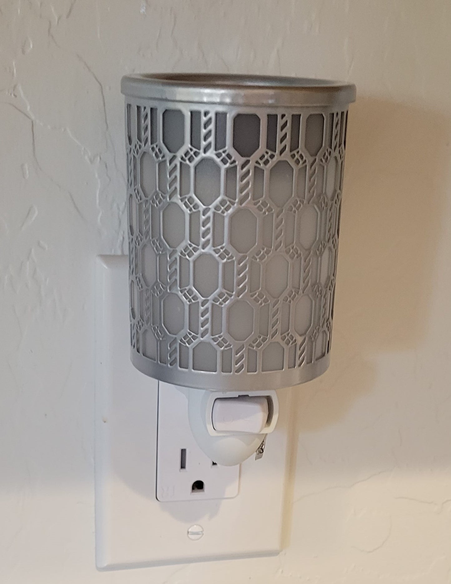Pluggable Melt Warmer-Filigree