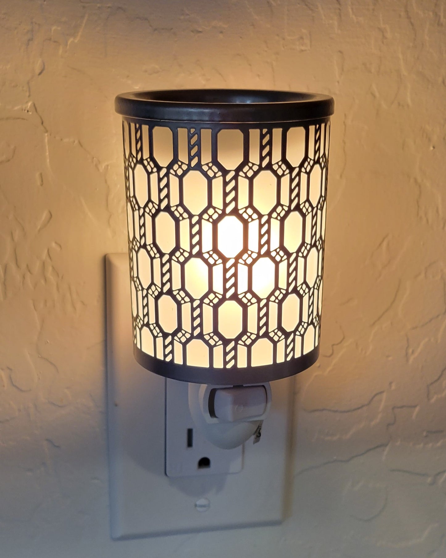 Pluggable Melt Warmer-Filigree