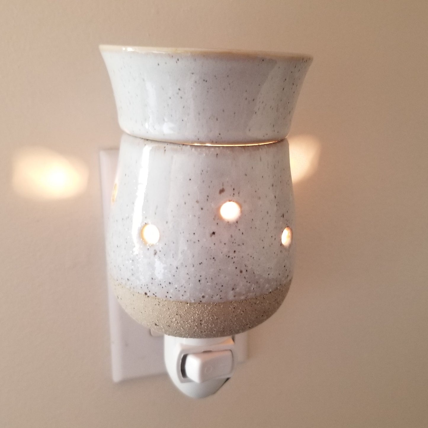 Pluggable Melt Warmer-Rustic White